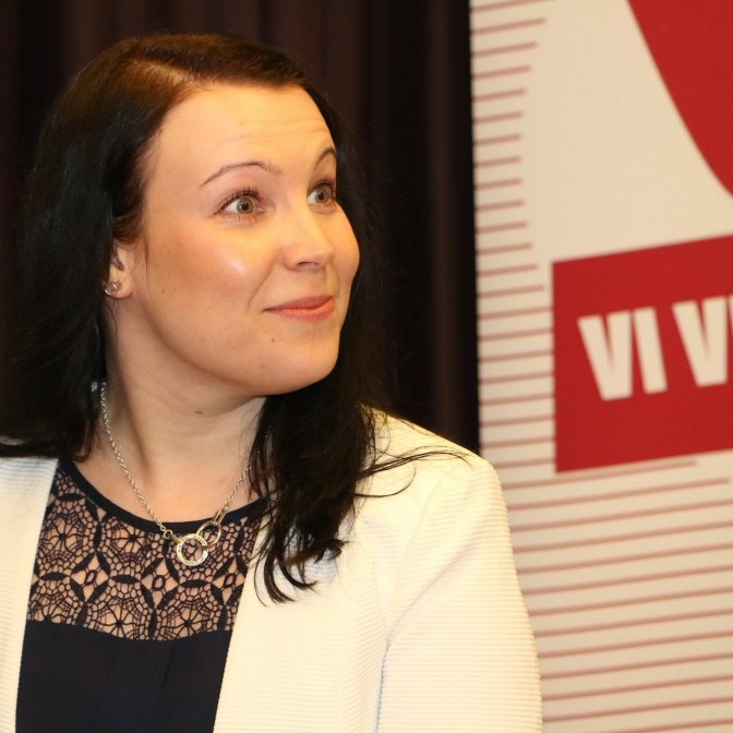 Rik blir man inte på att översätta läromedel. Jag gör det för att jag själv behöver materialet i min undervisning, sade Pernilla Granlund, Borgå lärarförening. Foto: Mattias Fagerholm